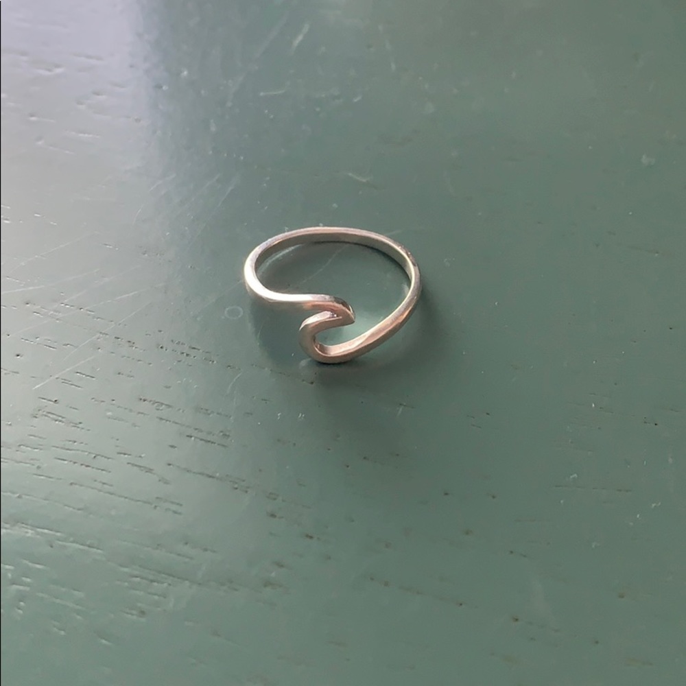 I am selling a wave ring
